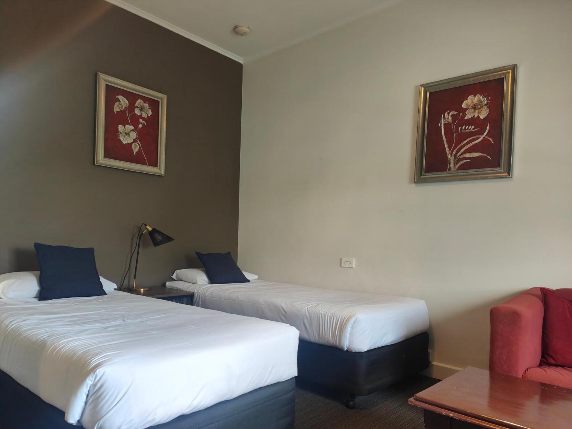 Centennial Inn On Bathurst Лонсестон Экстерьер фото